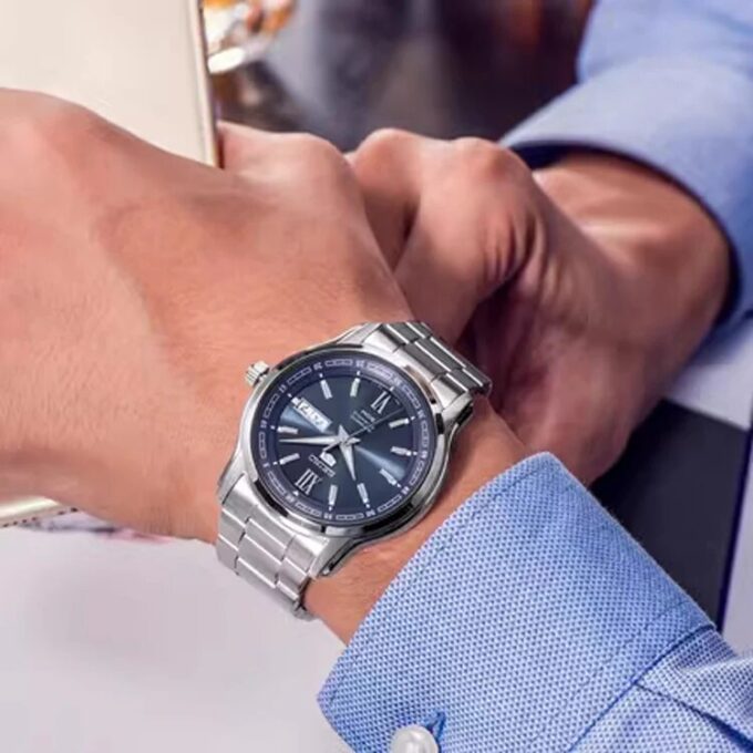 Reloj mecánico automático n.º 5 azul